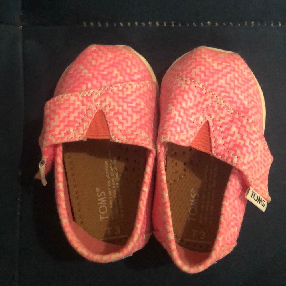 Mini Toms very little use size 3